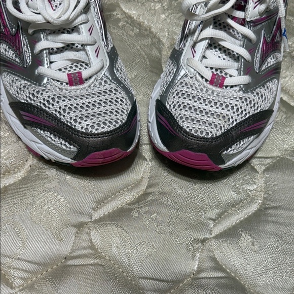 Mizuno Women's Gray and Pink Athletic Shoes - Picture 7 of 7